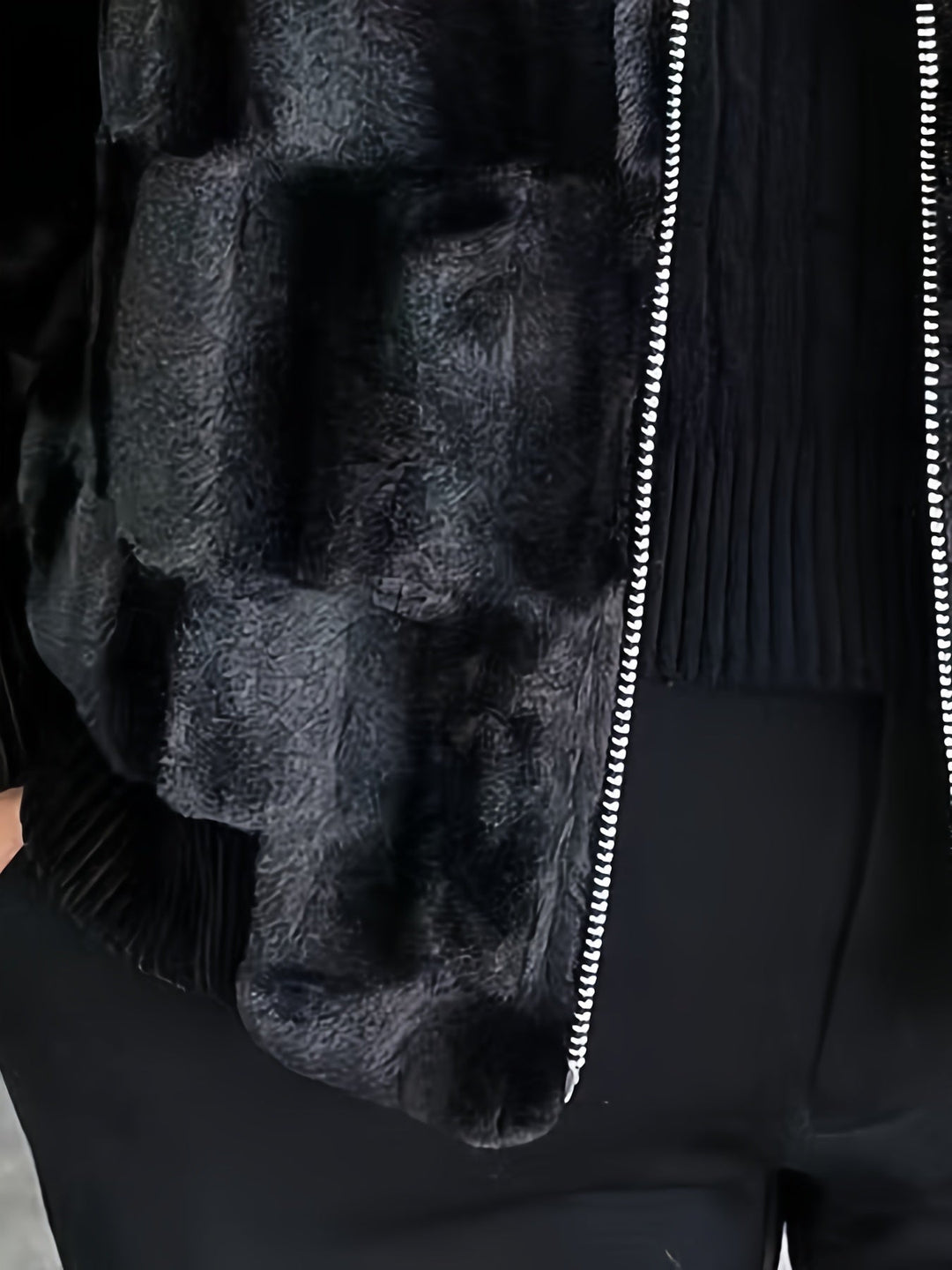 Louis™ | The Elegant Black