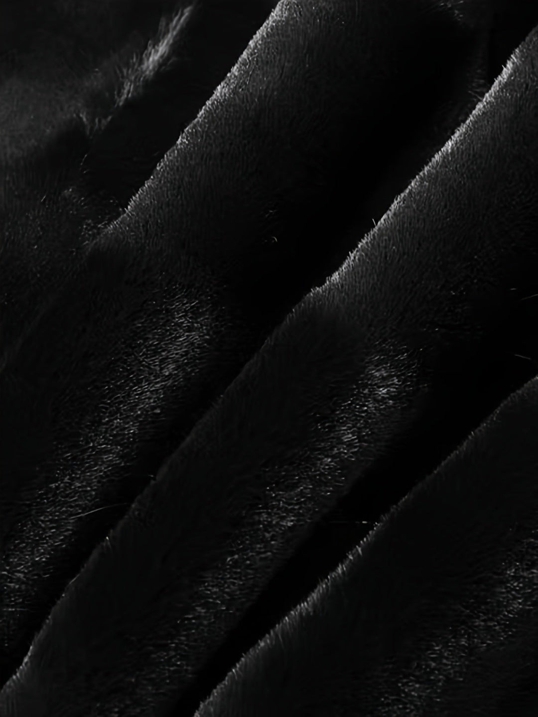 Louis™ | The Elegant Black